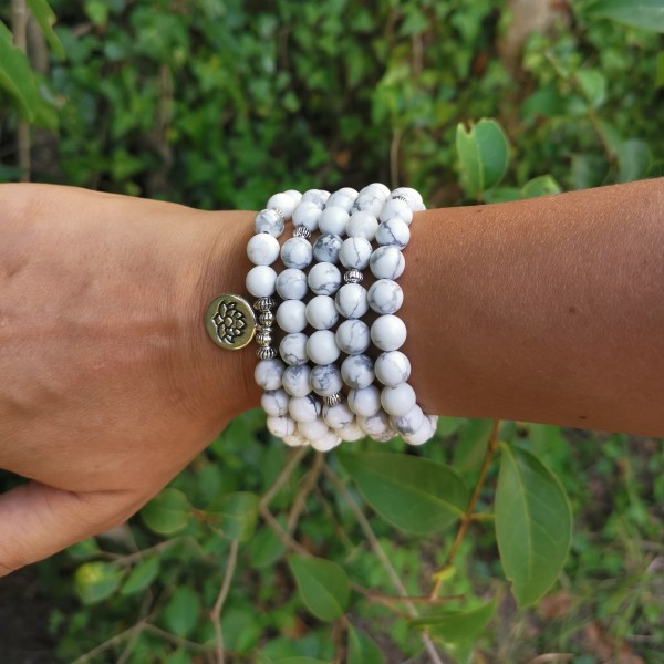 Bracelet mala lotus en pierre d'Howlite